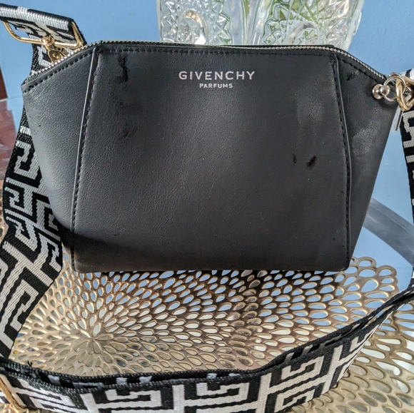 Givenchy - Picture 9 of 15